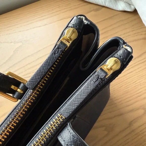 Tory Burch Black Saffiano Leather Tote Bag - Picture 5 of 9